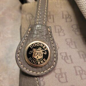 Dooney & Bourke Vintage Purse Slim Zip Top  HO23